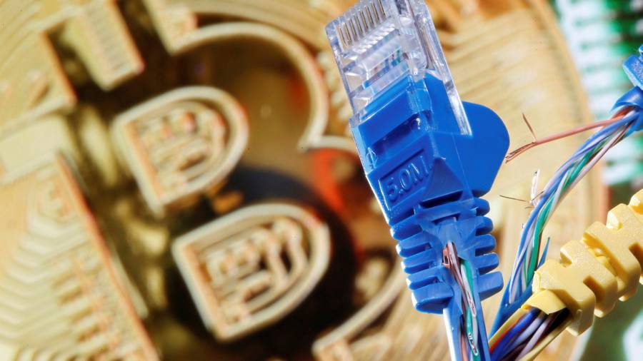 مدیران دارایی قوانین SEC را در تصمیم گیری برای برداشتن ETF بیت کوین مقصر می دانند