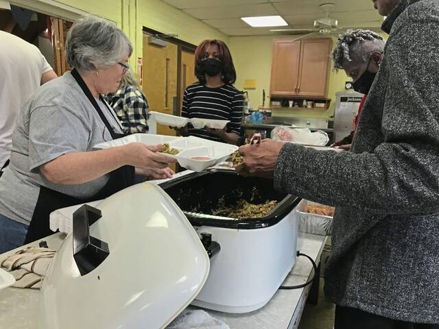 4585941_web1_vnd-freechristmasevedinner-1225214