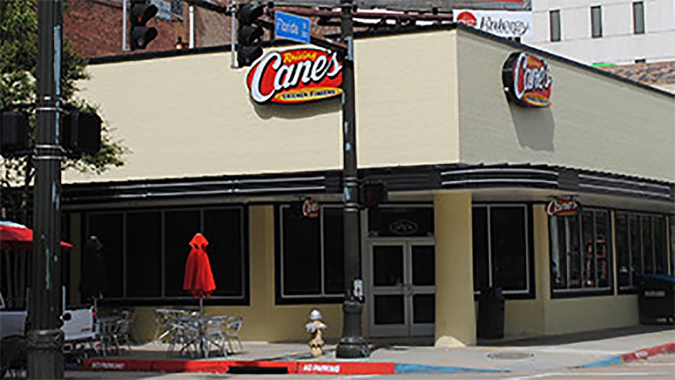 Raising Cane's موقعیت BR در مرکز شهر را می بندد